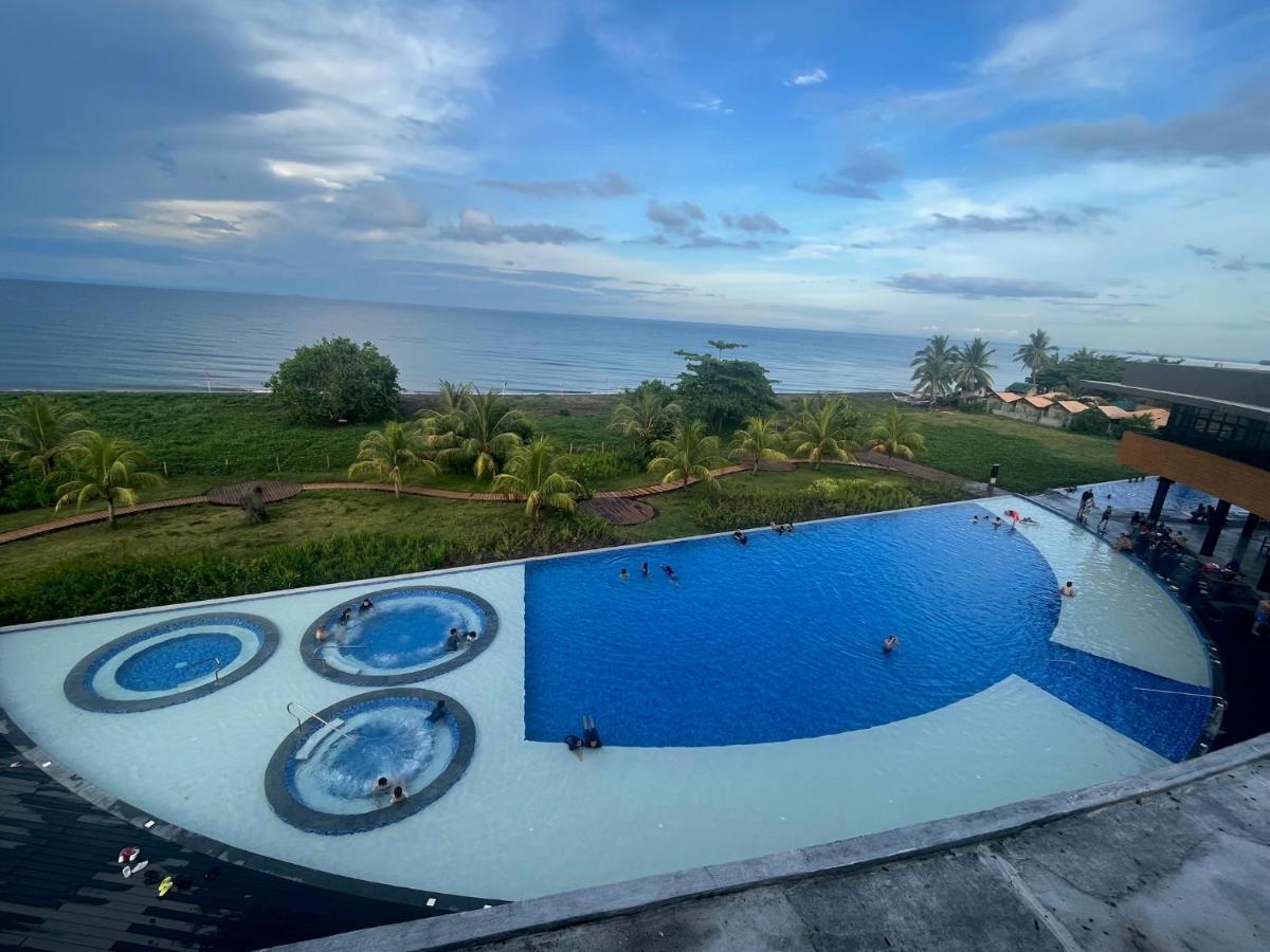 Seafront Residences Vacation Getaway San Juan  Exterior foto